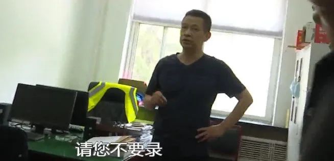 DƬ